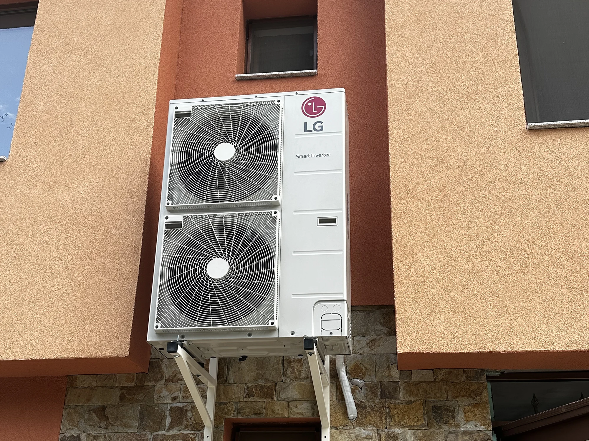 фирма термопомпа въздух-вода LG AHU kit