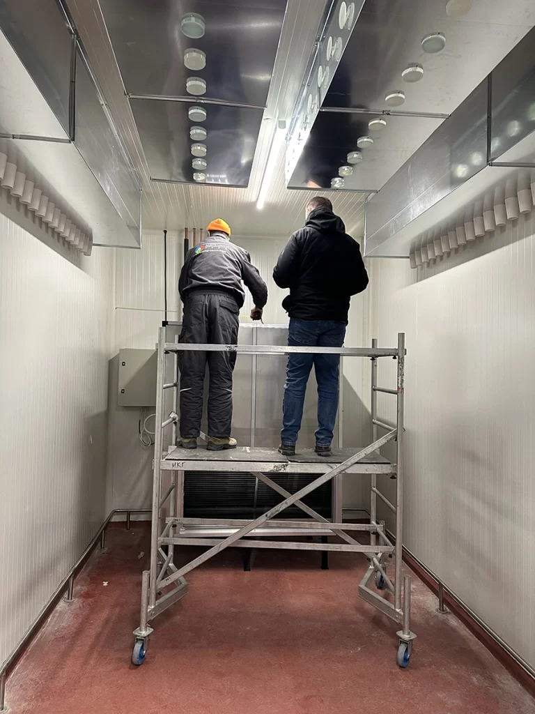 Сушилна инсталация за месни продукти с равномерно сушене на продуктите